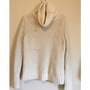 Cozy Banana Republic white turtleneck